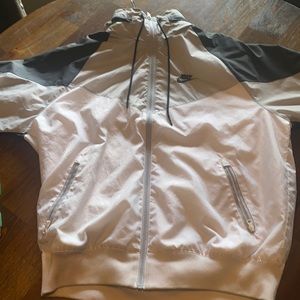 Nike Windbreaker, used good condition SIZE SMALL MENS fits like kids SIZE MEDIUM